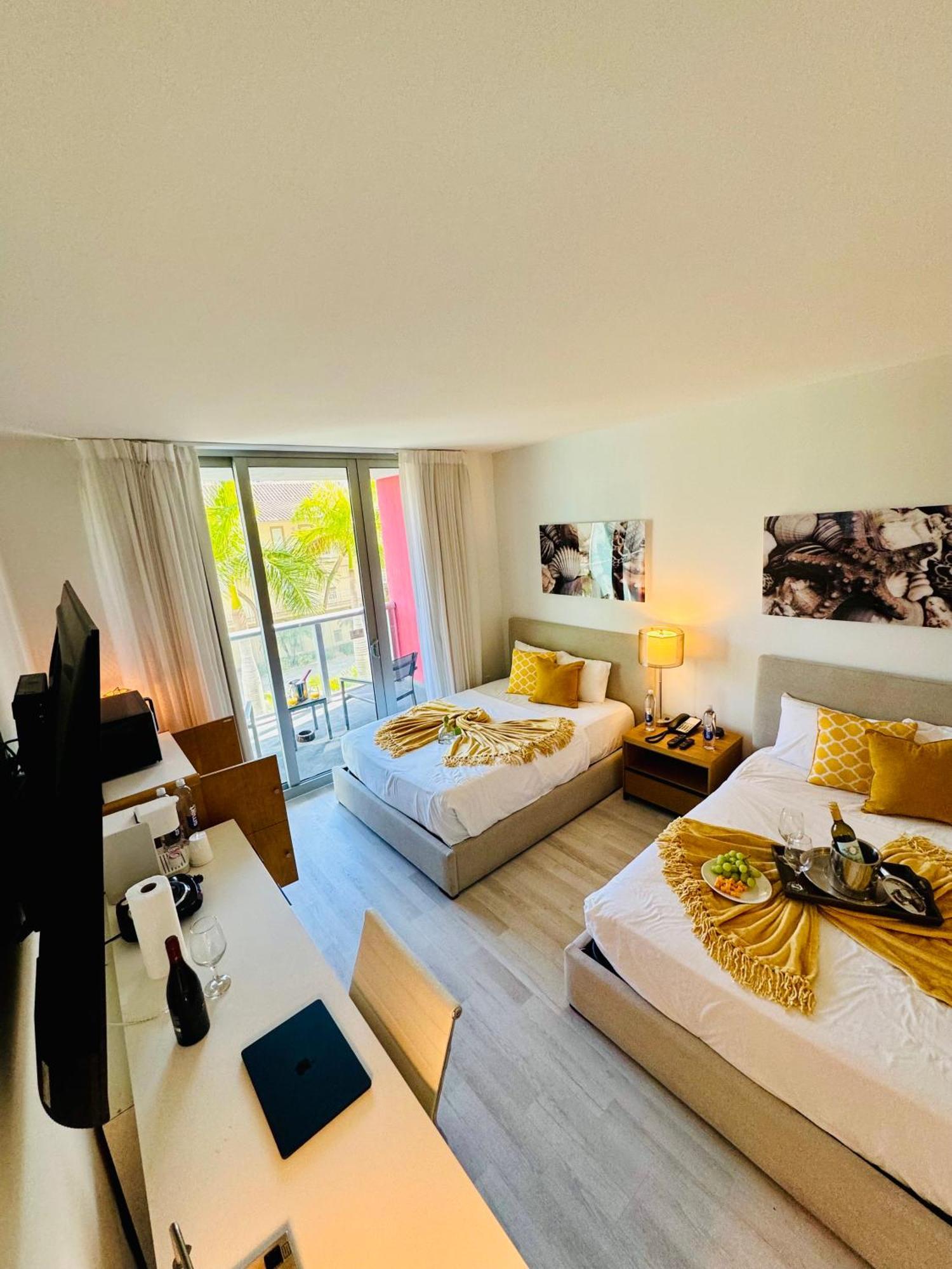 Beachwalk & Apartment *