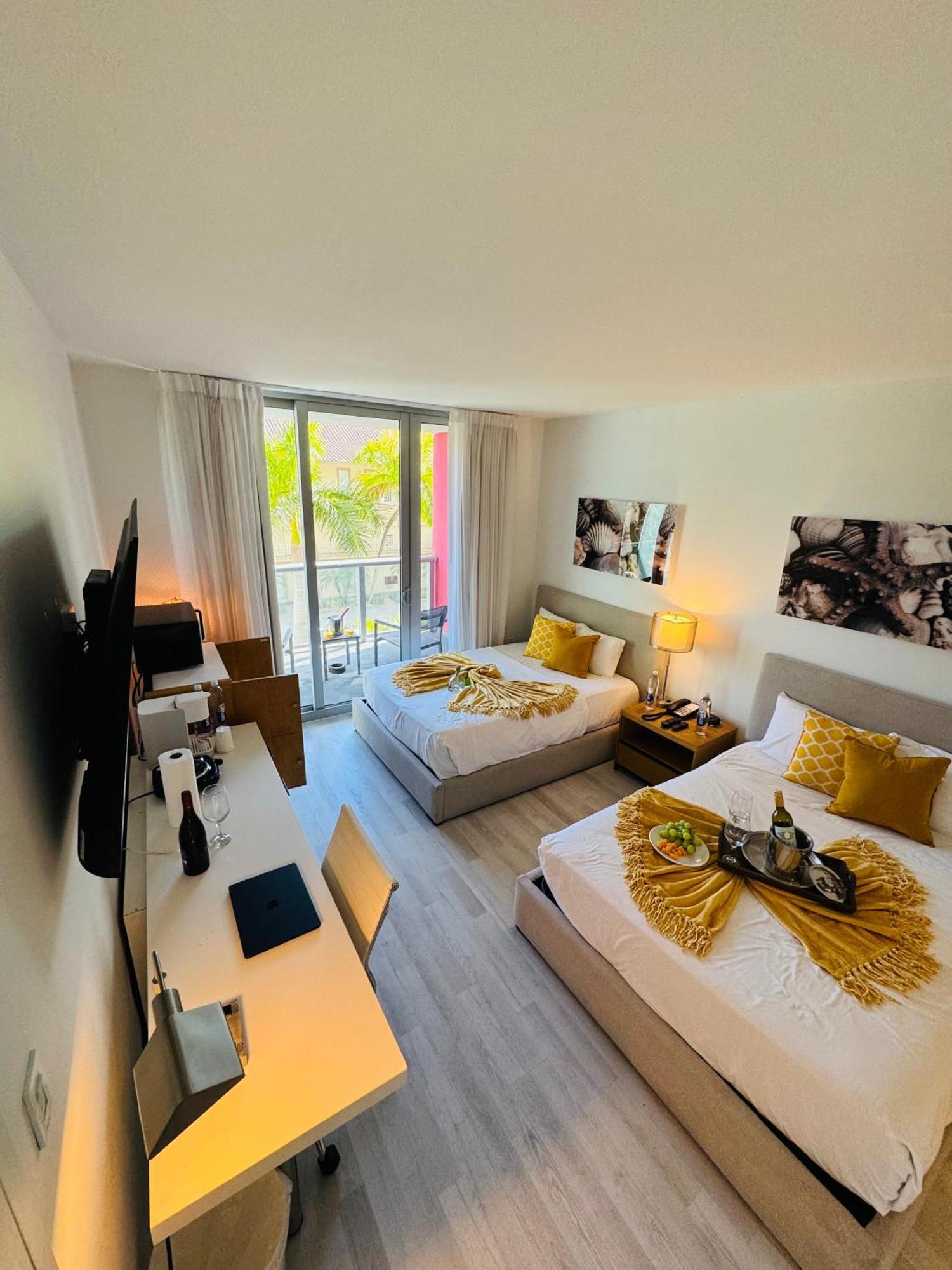 Beachwalk & Apartment Hallandale Beach