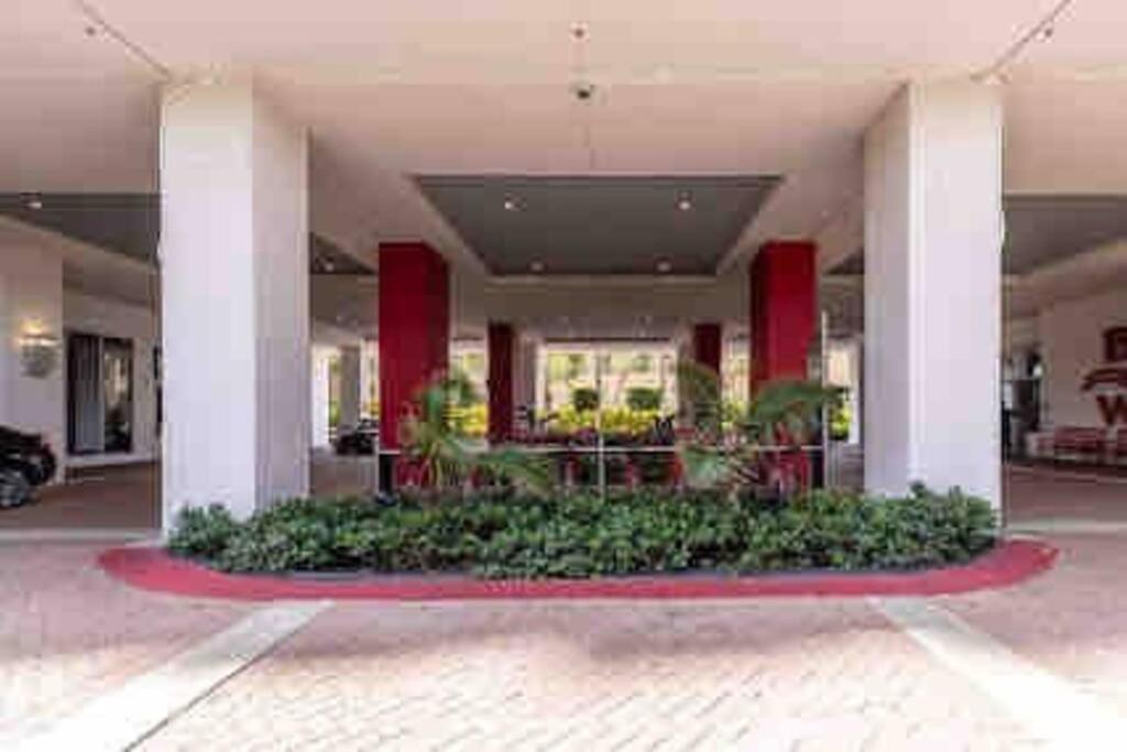 Beachwalk & Apartment Hallandale Beach
